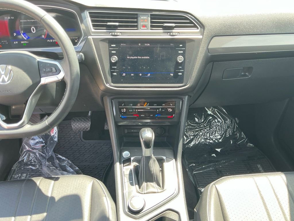 Used 2023 Volkswagen Tiguan SE AWD/4WD image 11