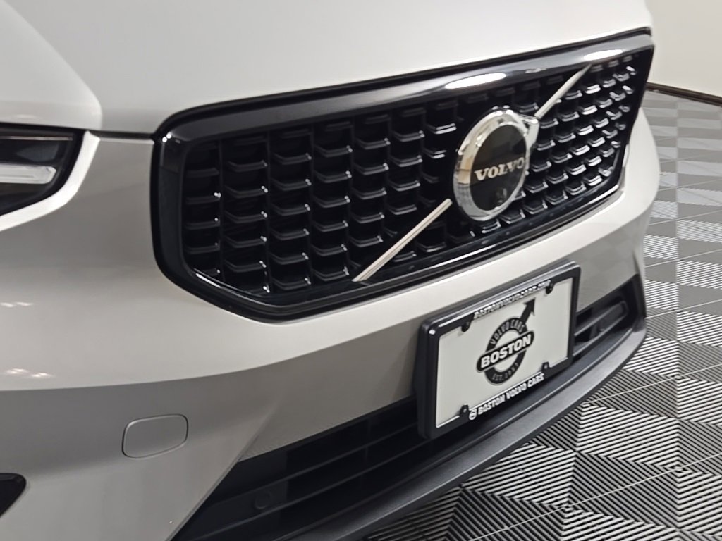 Certified 2023 Volvo XC40 B5 Plus w/ Protection Package Premier image 4