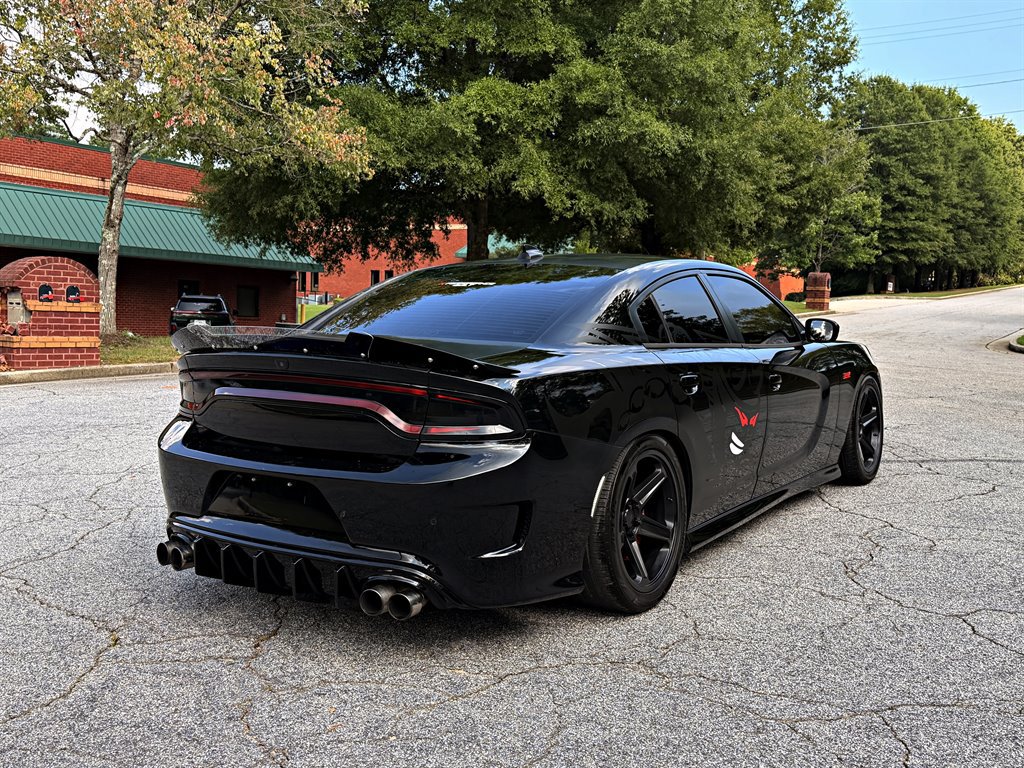 Used 2017 Dodge Charger R/T Scat Pack w/ Beats Audio Group RWD image 5