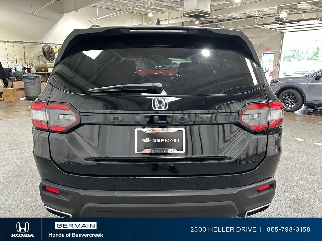 Used 2025 Honda Pilot Sport image 7