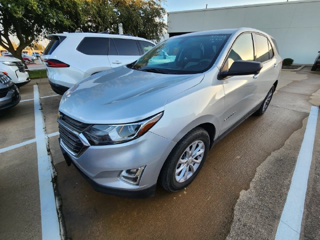 Used 2019 Chevrolet Equinox LS w/ LS Convenience Package FWD image 3