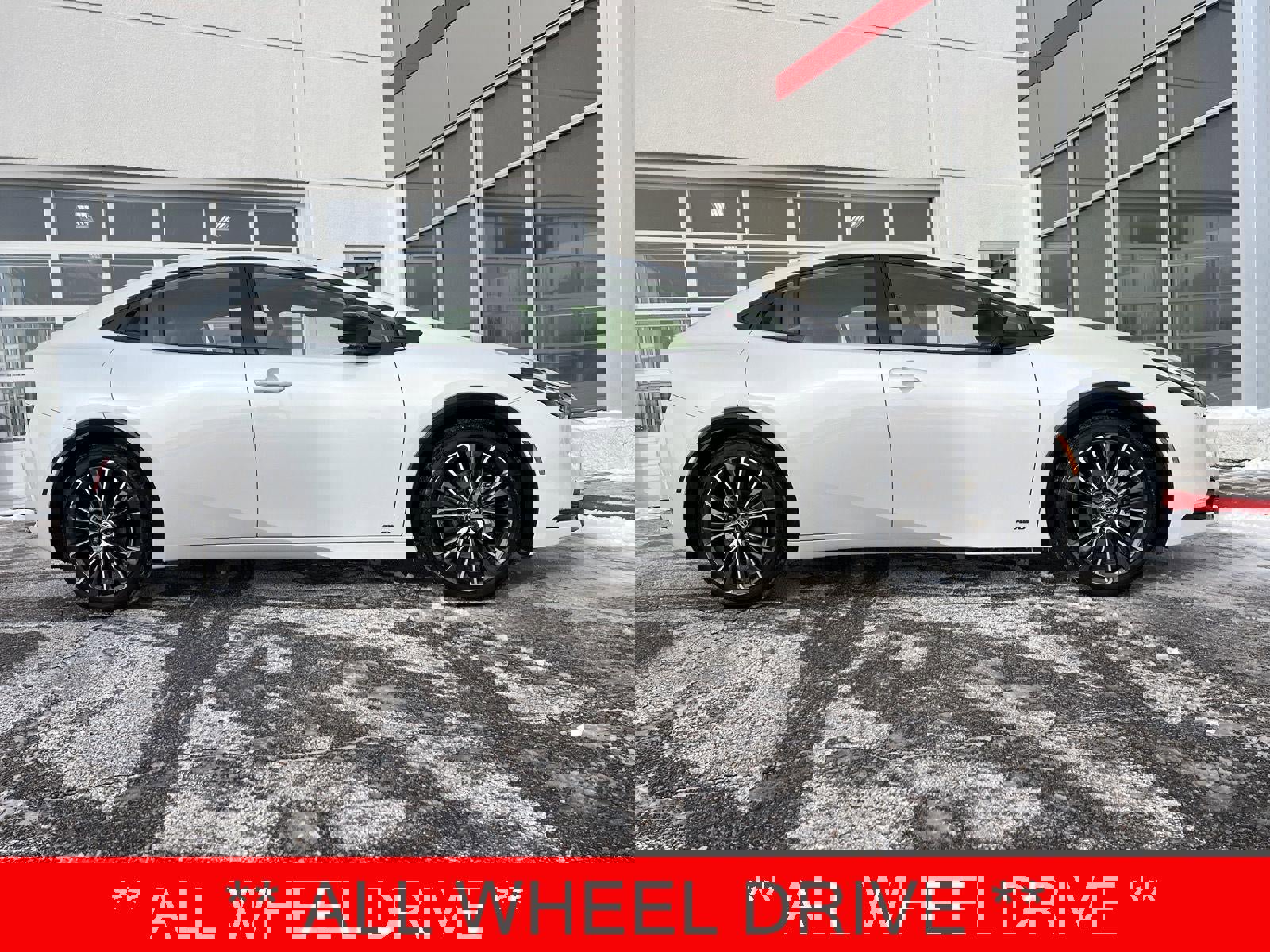 Used 2025 Toyota Prius XLE image 1