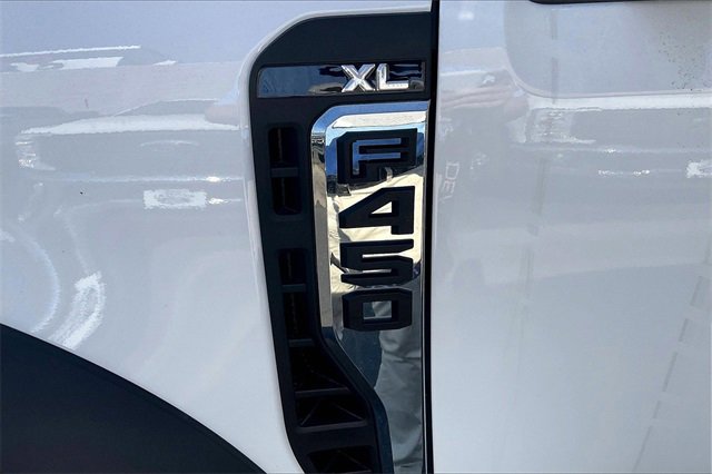 Used 2024 Ford F450 XL w/ XL Chrome Package image 12