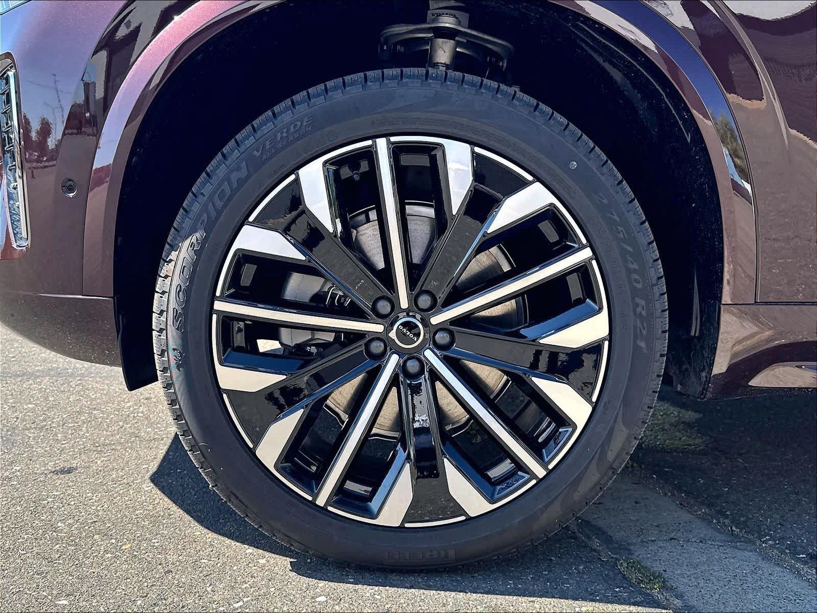 New 2026 Volvo XC90 B5 Ultra w/ Protection Package AWD/4WD image 14