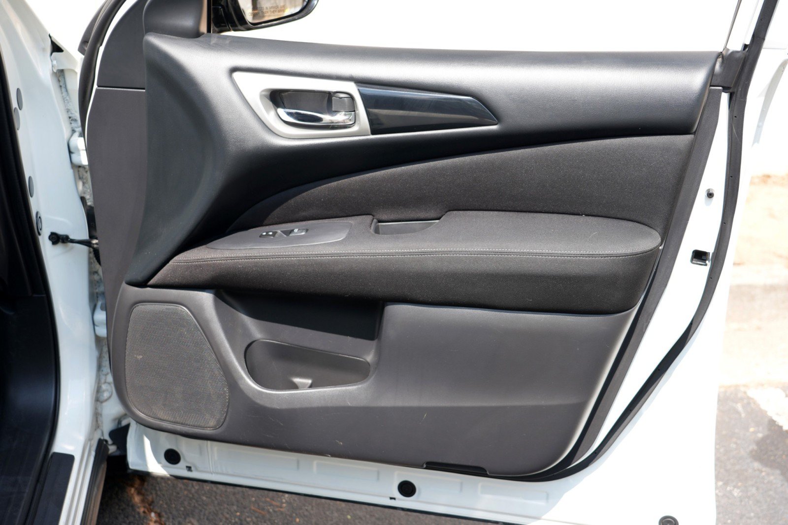 Used 2017 Nissan Pathfinder SV FWD image 40