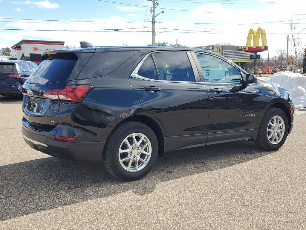 Used 2023 Chevrolet Equinox LT image 3