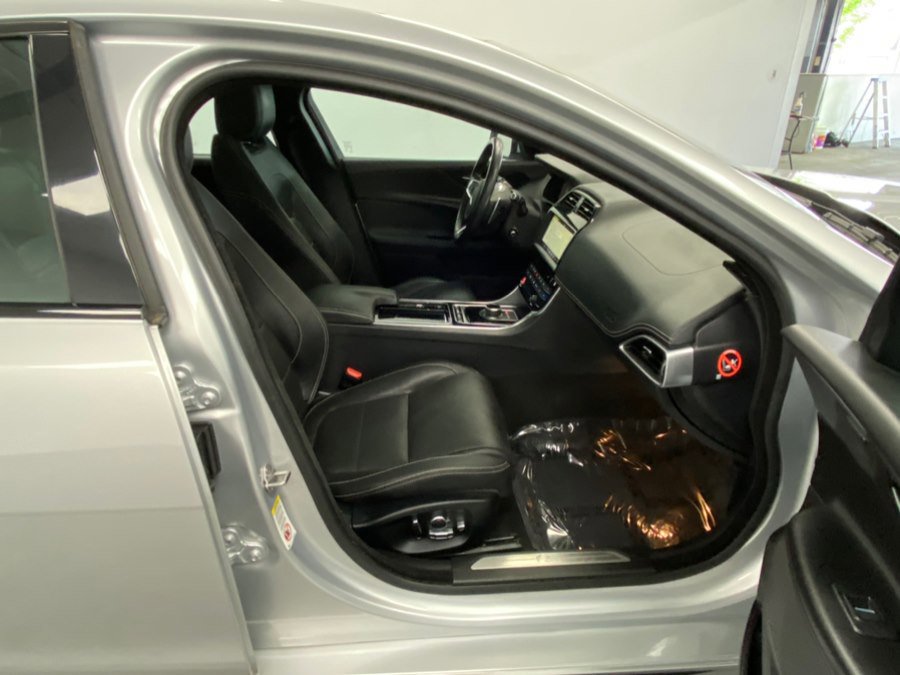 Used 2018 Jaguar XE S image 23
