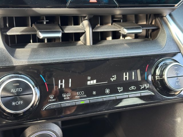 Certified 2023 Toyota Venza LE AWD/4WD image 17