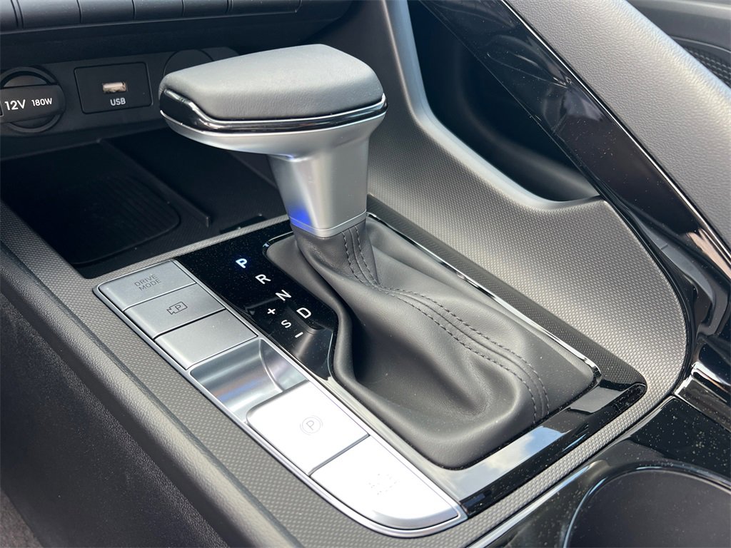 Used 2025 Hyundai Elantra Limited image 31