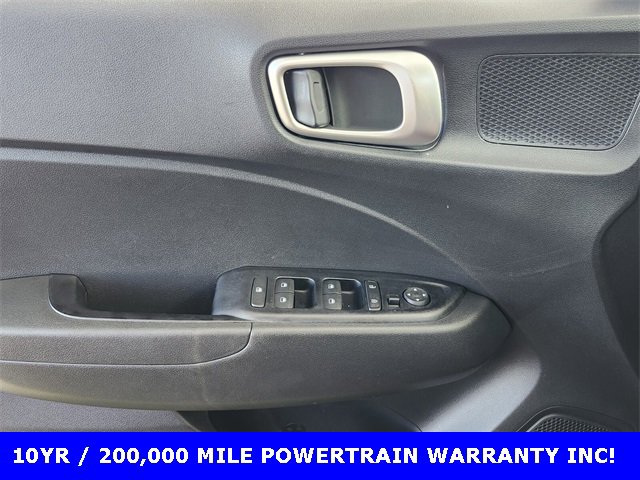 Used 2020 Hyundai Venue SE image 29