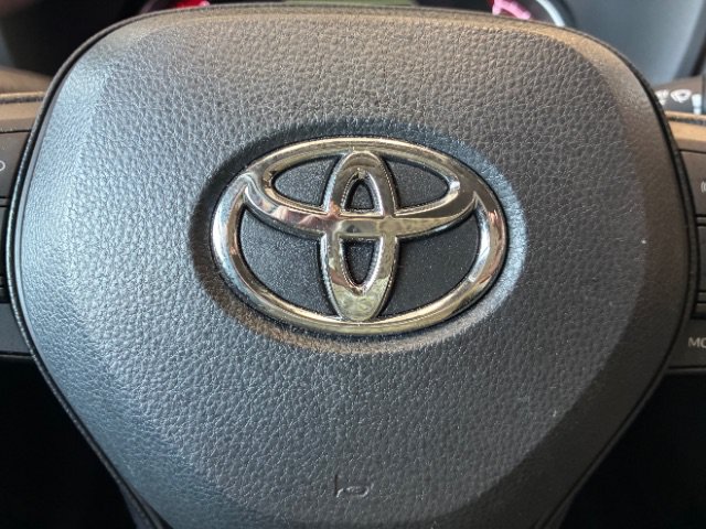 Used 2025 Toyota RAV4 XLE FWD image 13