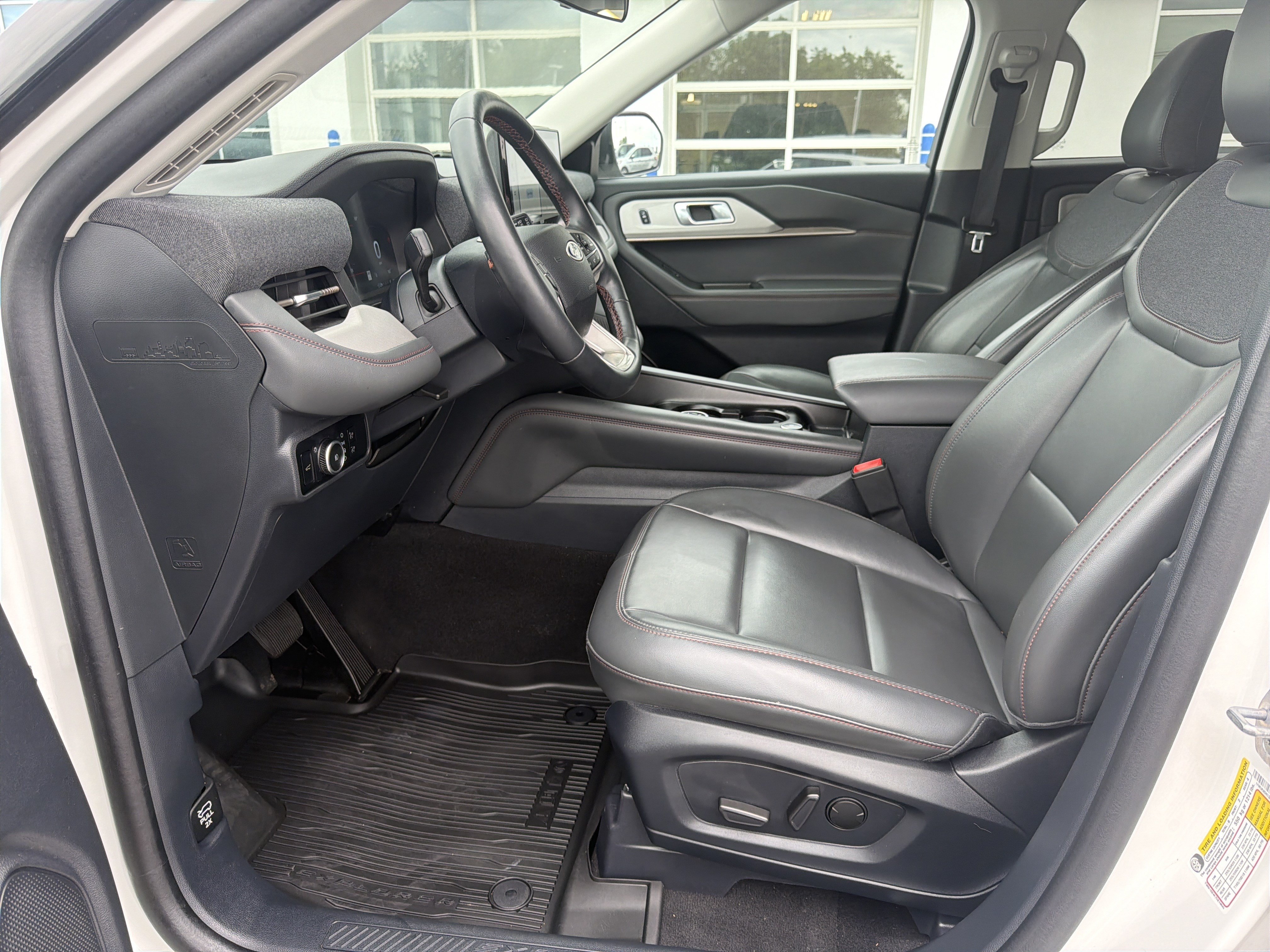 Used 2025 Ford Explorer Active w/ Active Comfort Package AWD/4WD image 21