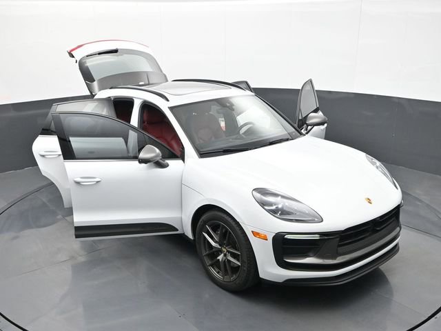 Certified 2023 Porsche Macan Turbo image 33