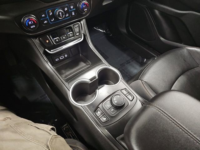 Used 2020 GMC Terrain SLT AWD/4WD image 22
