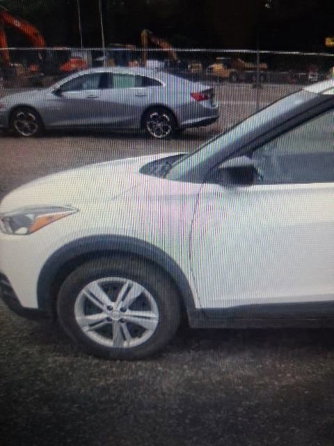 Used 2020 Nissan Kicks S FWD image 4