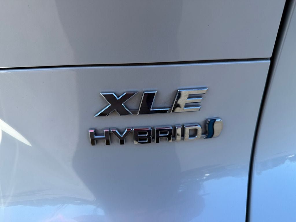 Used 2021 Toyota Venza XLE w/ Softex Package AWD/4WD image 32