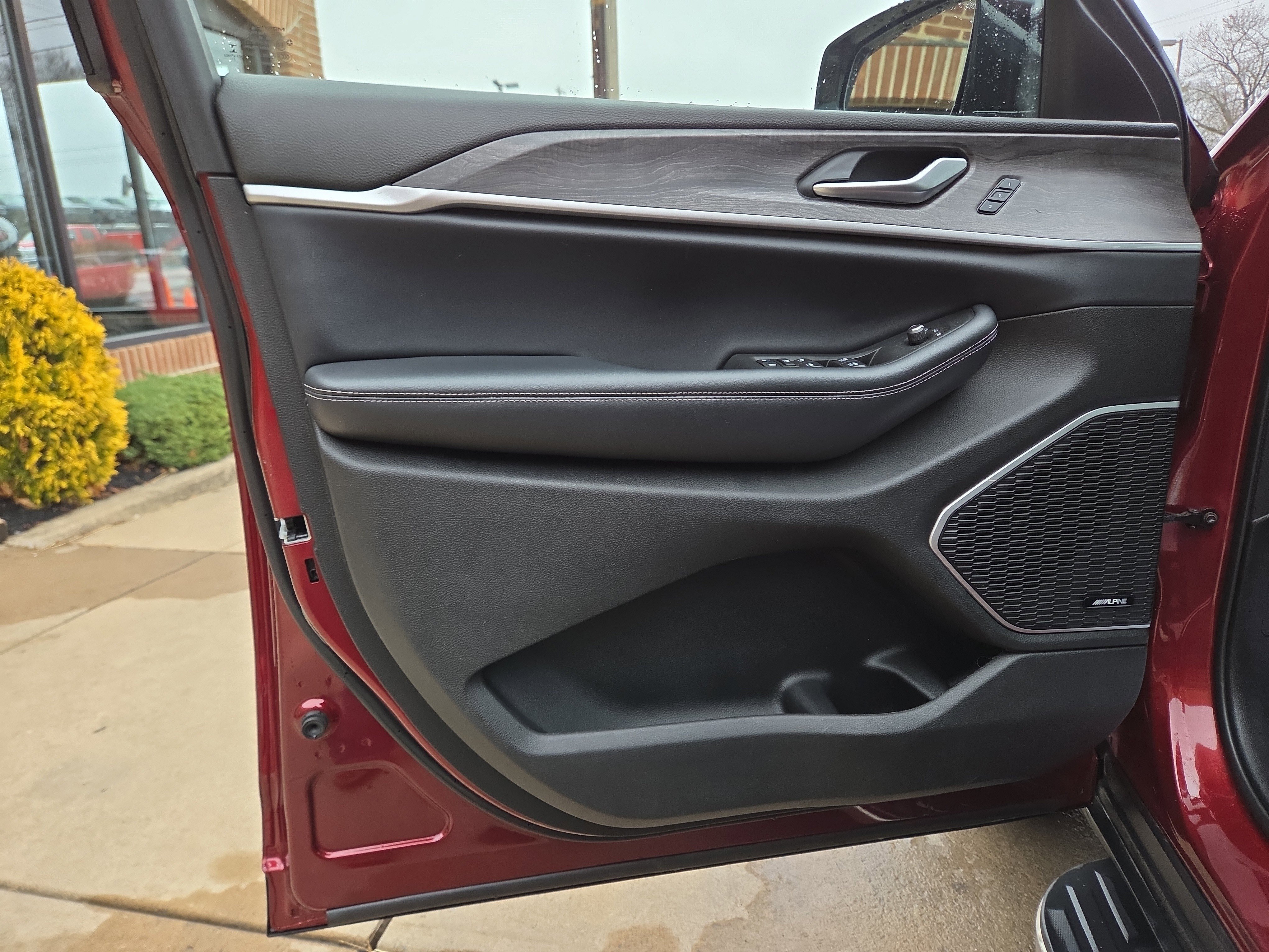 Used 2021 Jeep Grand Cherokee L Limited w/ Luxury Tech Group II image 16