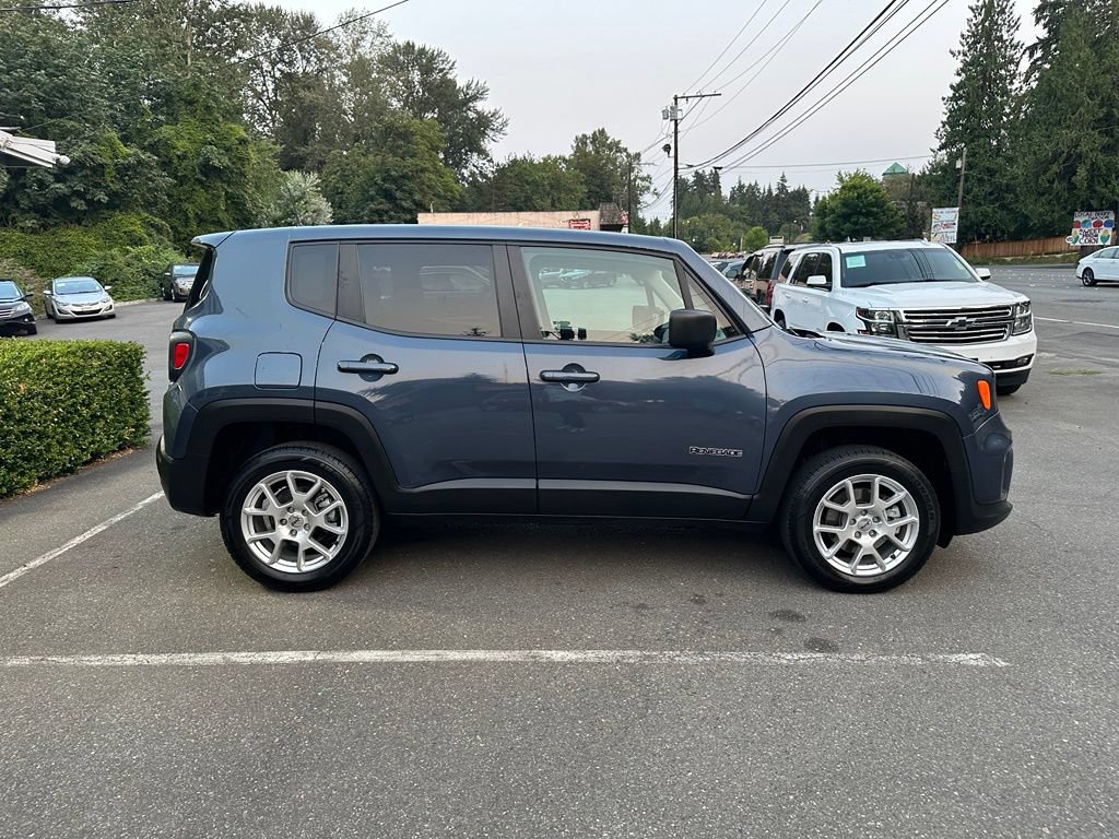 Used 2023 Jeep Renegade Latitude AWD/4WD image 4
