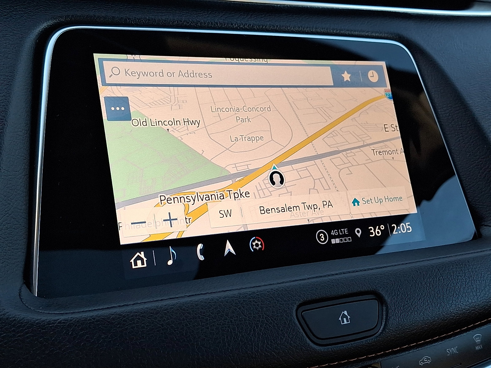 Used 2023 Cadillac XT4 Sport w/ Cold Weather Package image 18