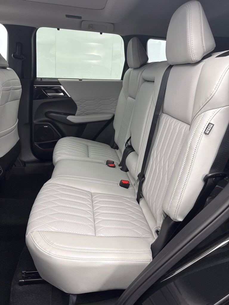New 2025 Mitsubishi Outlander SEL image 27