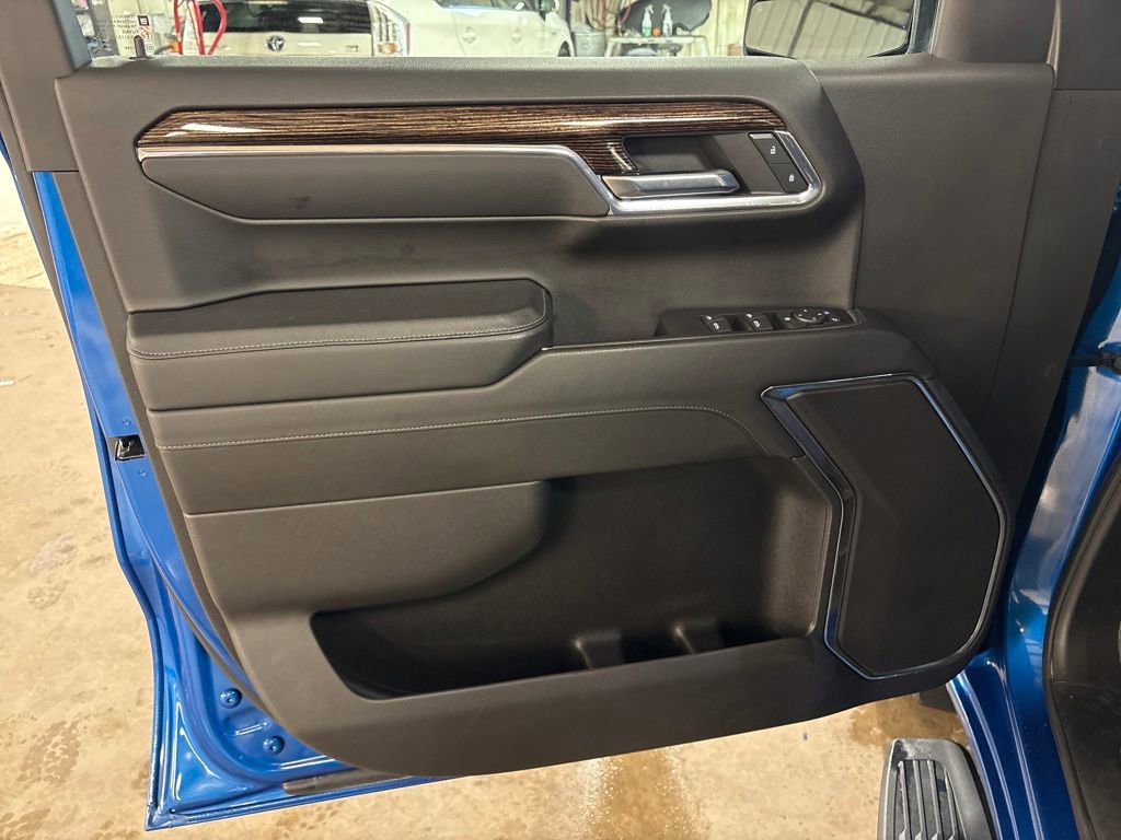 Certified 2024 GMC Sierra 1500 Elevation w/ LPO, Elevation Black Package image 14