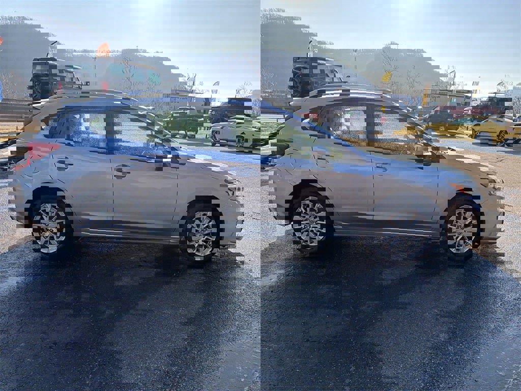 Used 2018 Subaru Impreza 2.0i Premium w/ Eyesight & BSD & Rcta image 2