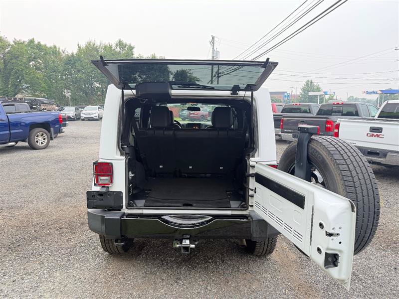 Used 2018 Jeep Wrangler Unlimited Sahara AWD/4WD image 6