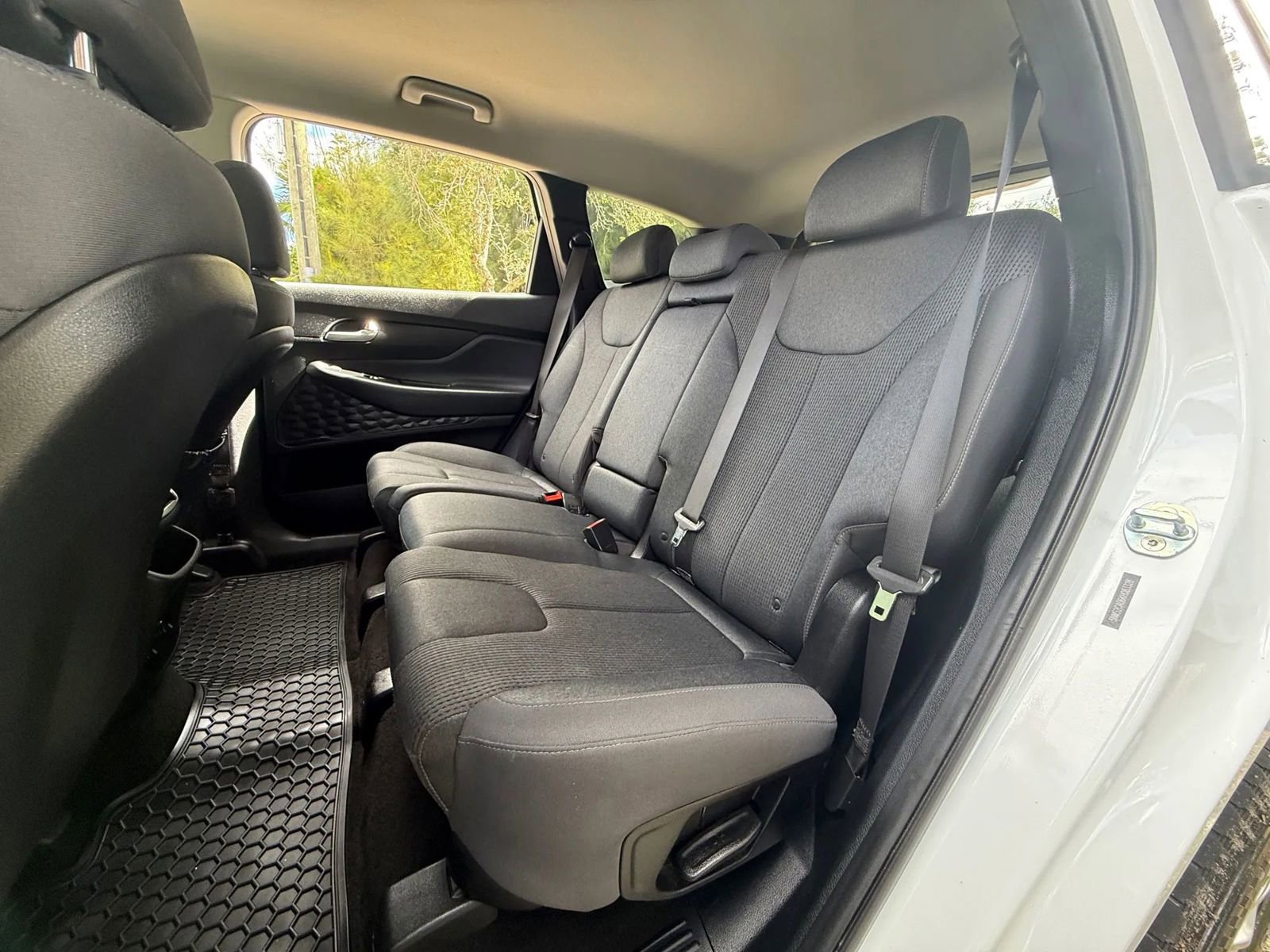 Used 2019 Hyundai Santa Fe SE image 16