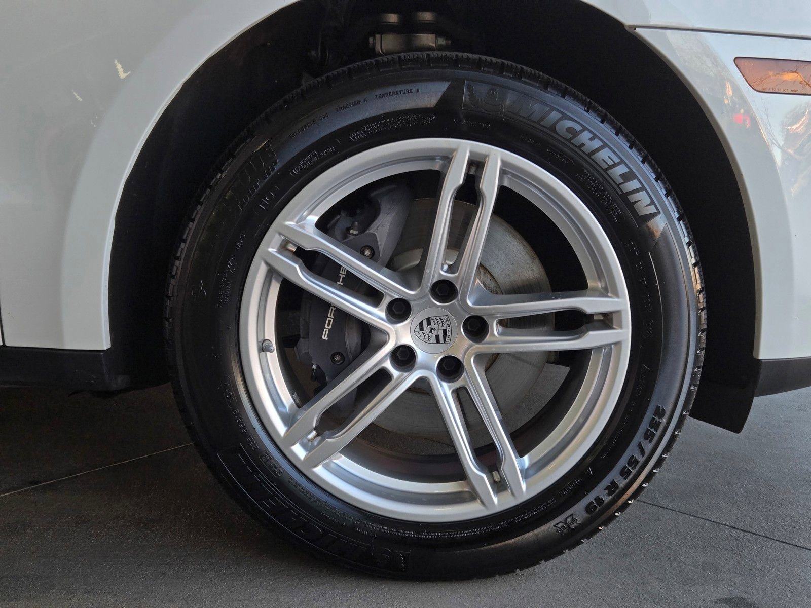 Used 2024 Porsche Macan image 5