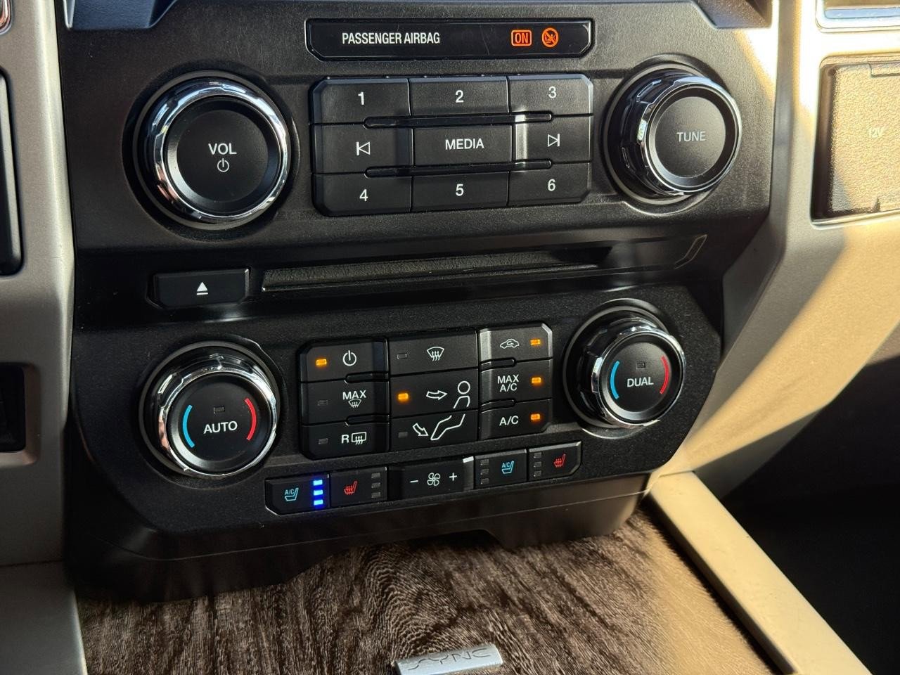 Used 2017 Ford F350 Lariat w/ Lariat Value Package image 19