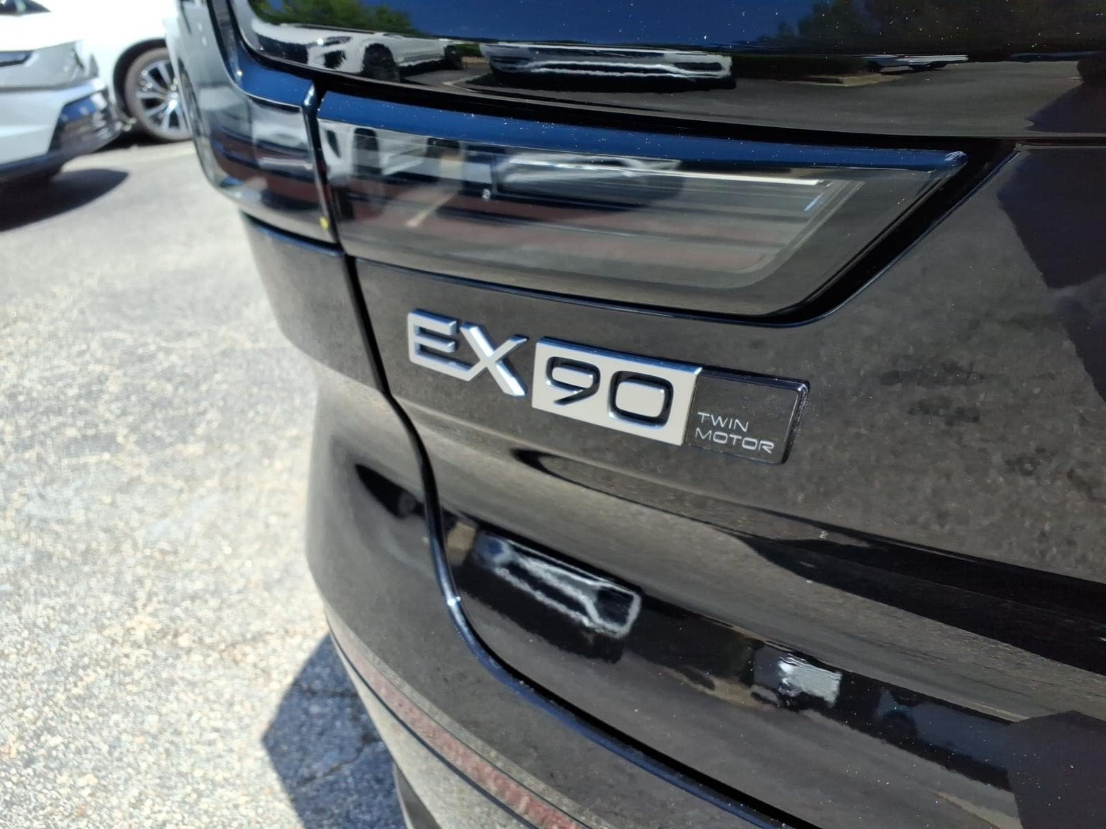 Certified 2025 Volvo EX90 Plus AWD/4WD image 5