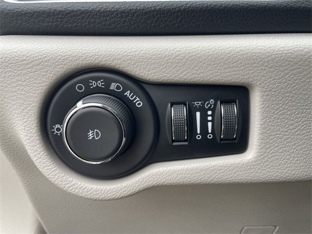 Used 2021 Chrysler Pacifica Touring-L w/ Premium & Safety Sphere Group image 35