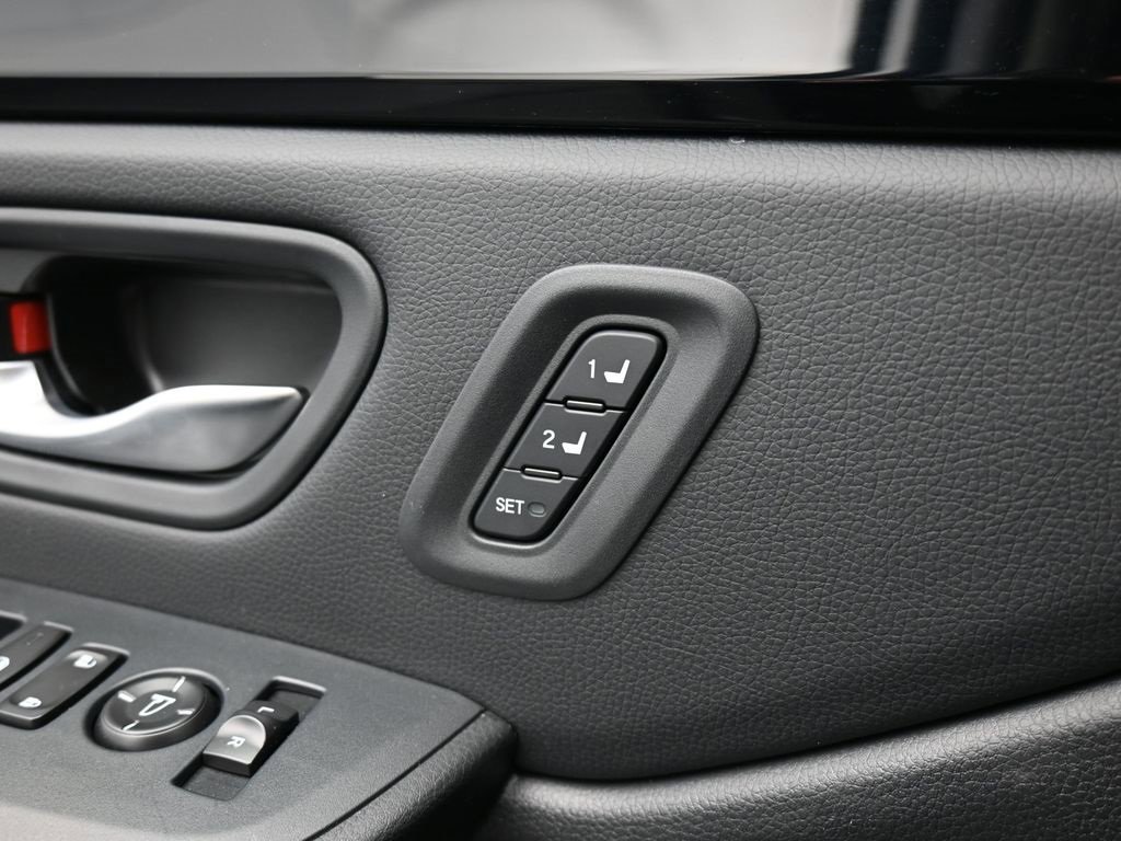 Certified 2025 Honda Pilot Touring image 32