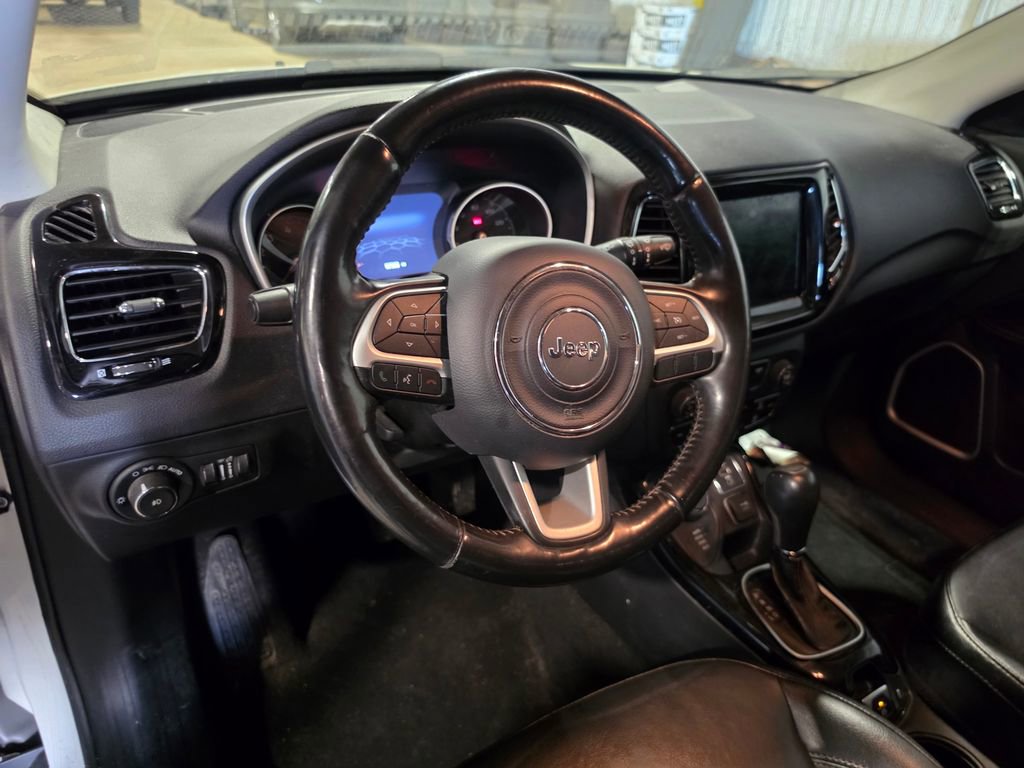 Used 2020 Jeep Compass Limited AWD/4WD image 4