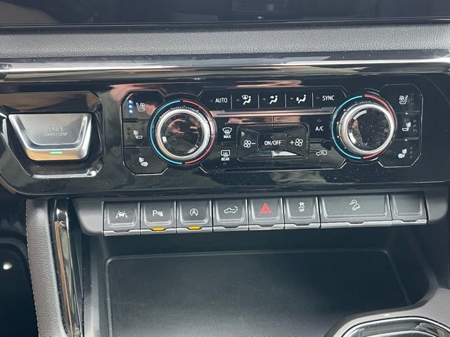 Used 2024 GMC Sierra 1500 AT4 w/ Technology Package AWD/4WD image 14