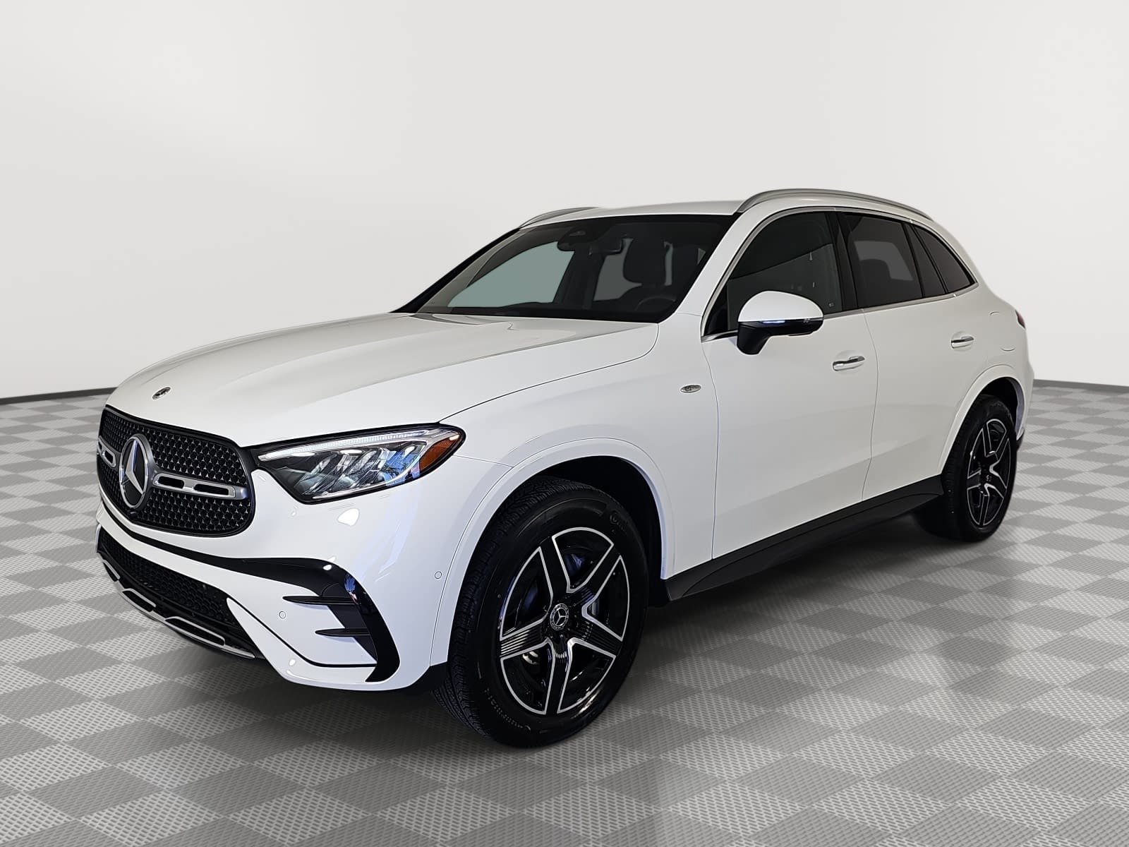 Used 2025 Mercedes-Benz GLC 350e 4MATIC w/ AMG Line image 4