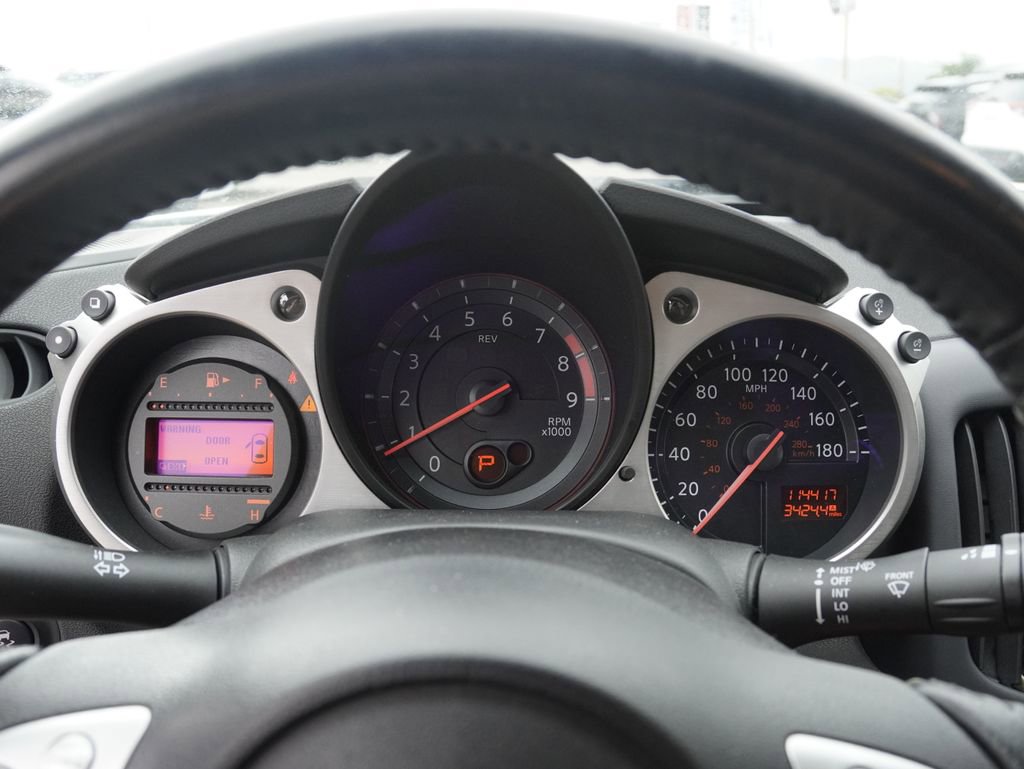 Used 2020 Nissan 370Z Coupe RWD image 10