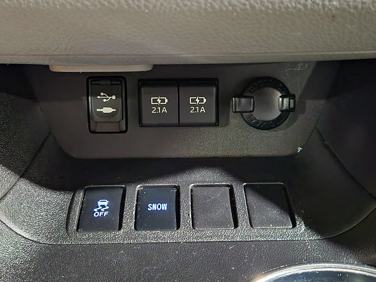 Used 2019 Toyota Highlander Plus FWD image 39