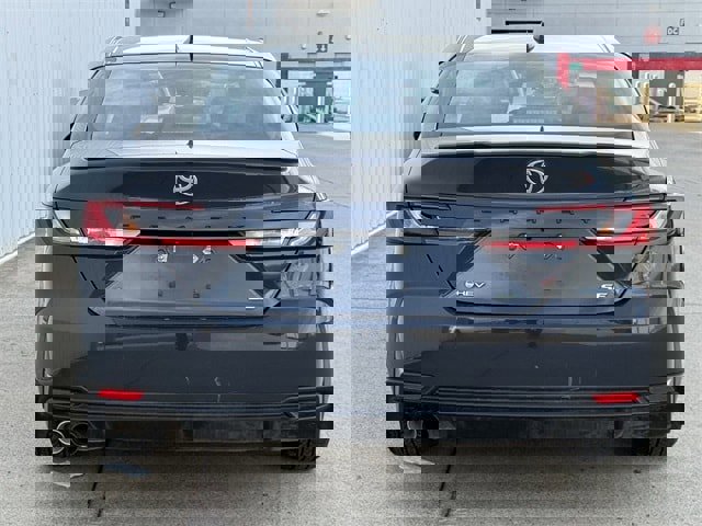 Used 2025 Toyota Camry SE image 5