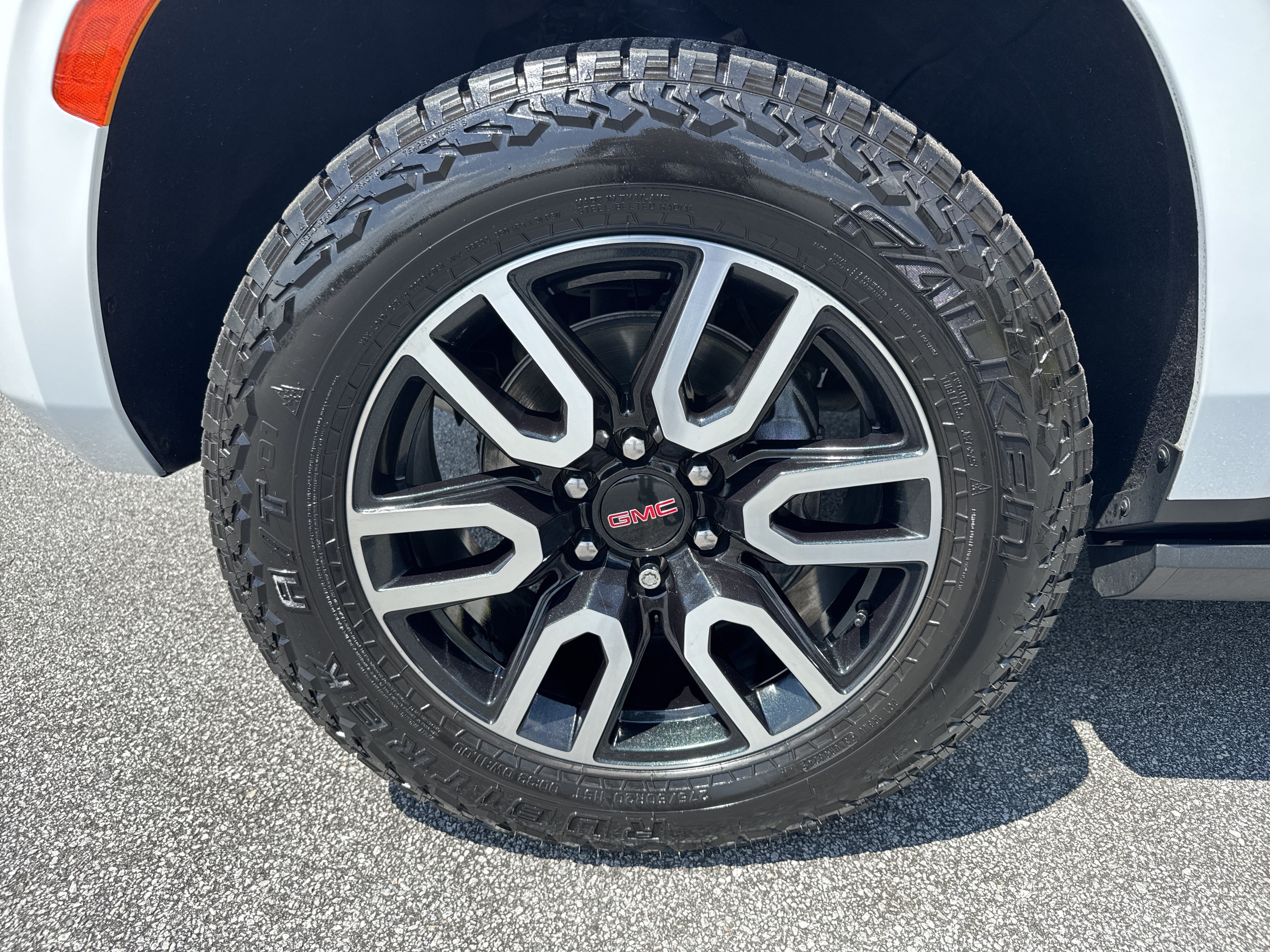 Used 2021 GMC Yukon AT4 w/ AT4 Premium Package AWD/4WD image 13