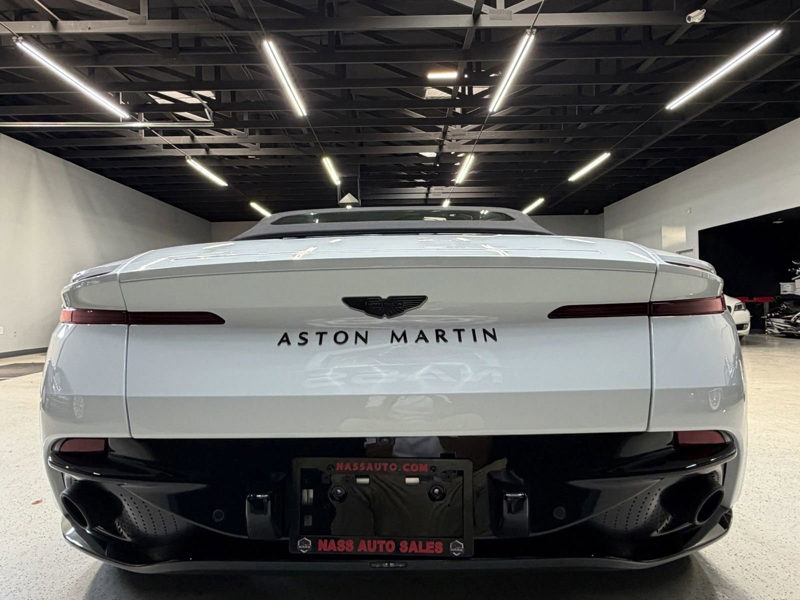 Used 2024 Aston Martin DB12 Convertible RWD image 18