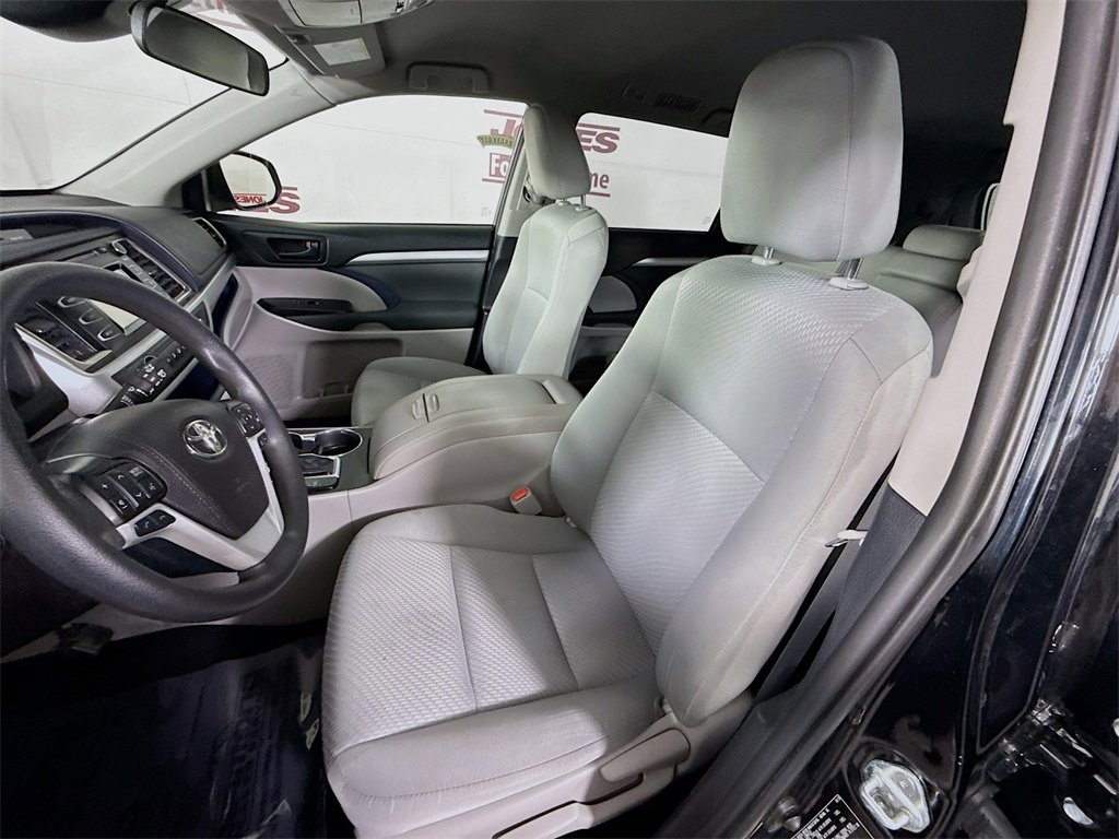 Certified 2019 Toyota Highlander LE image 25