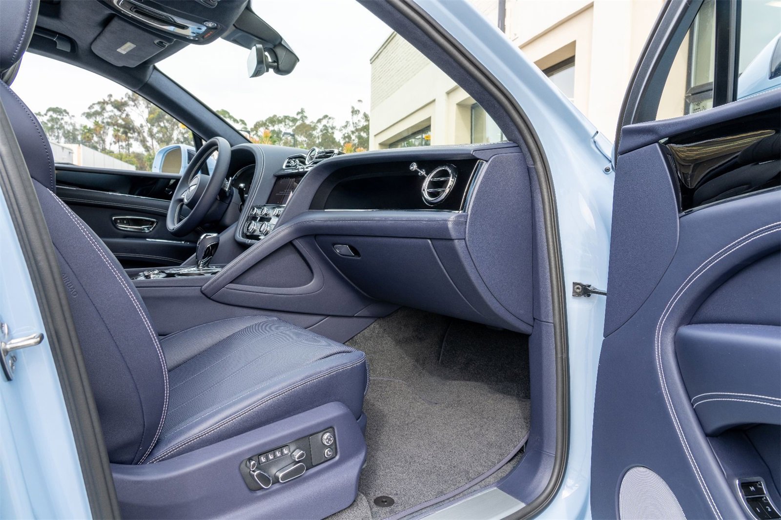 New 2025 Bentley Bentayga image 34