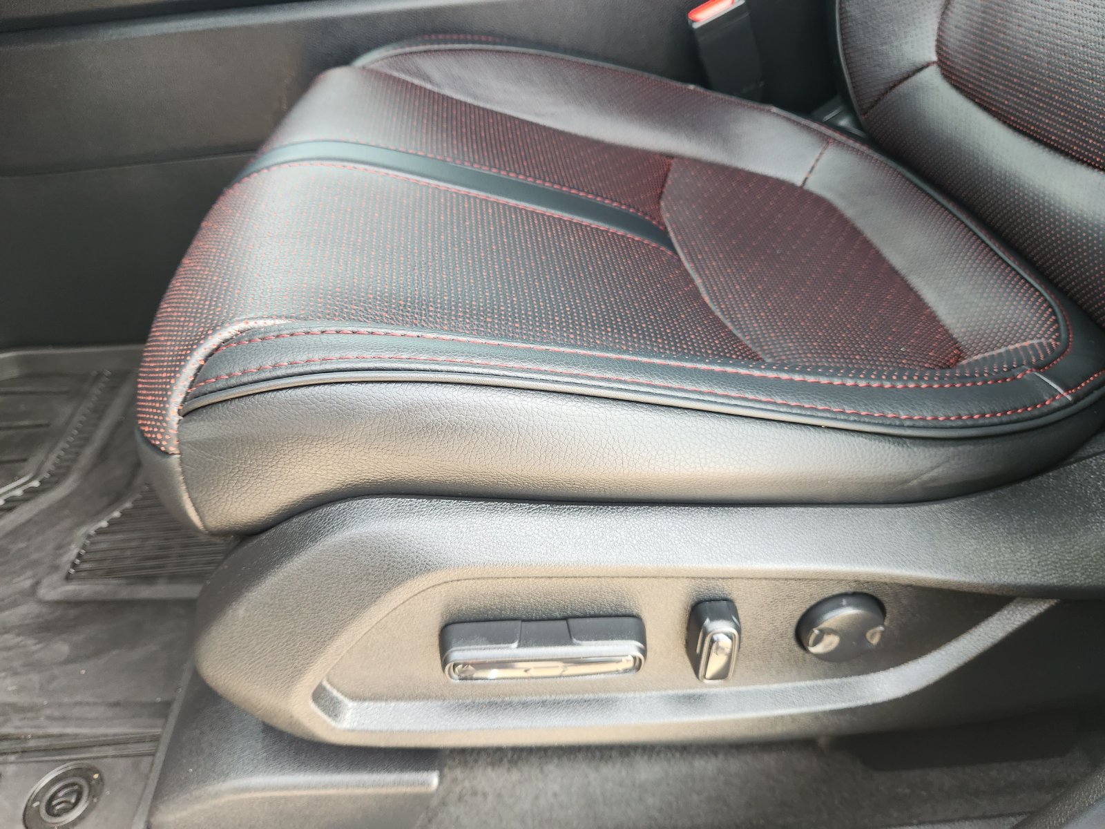 Certified 2025 Honda Pilot Black Edition image 24