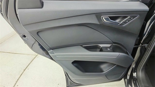 Used 2025 Audi Q4 e-tron Premium w/ Convenience Package image 33