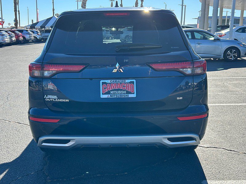 Used 2024 Mitsubishi Outlander AWD image 2