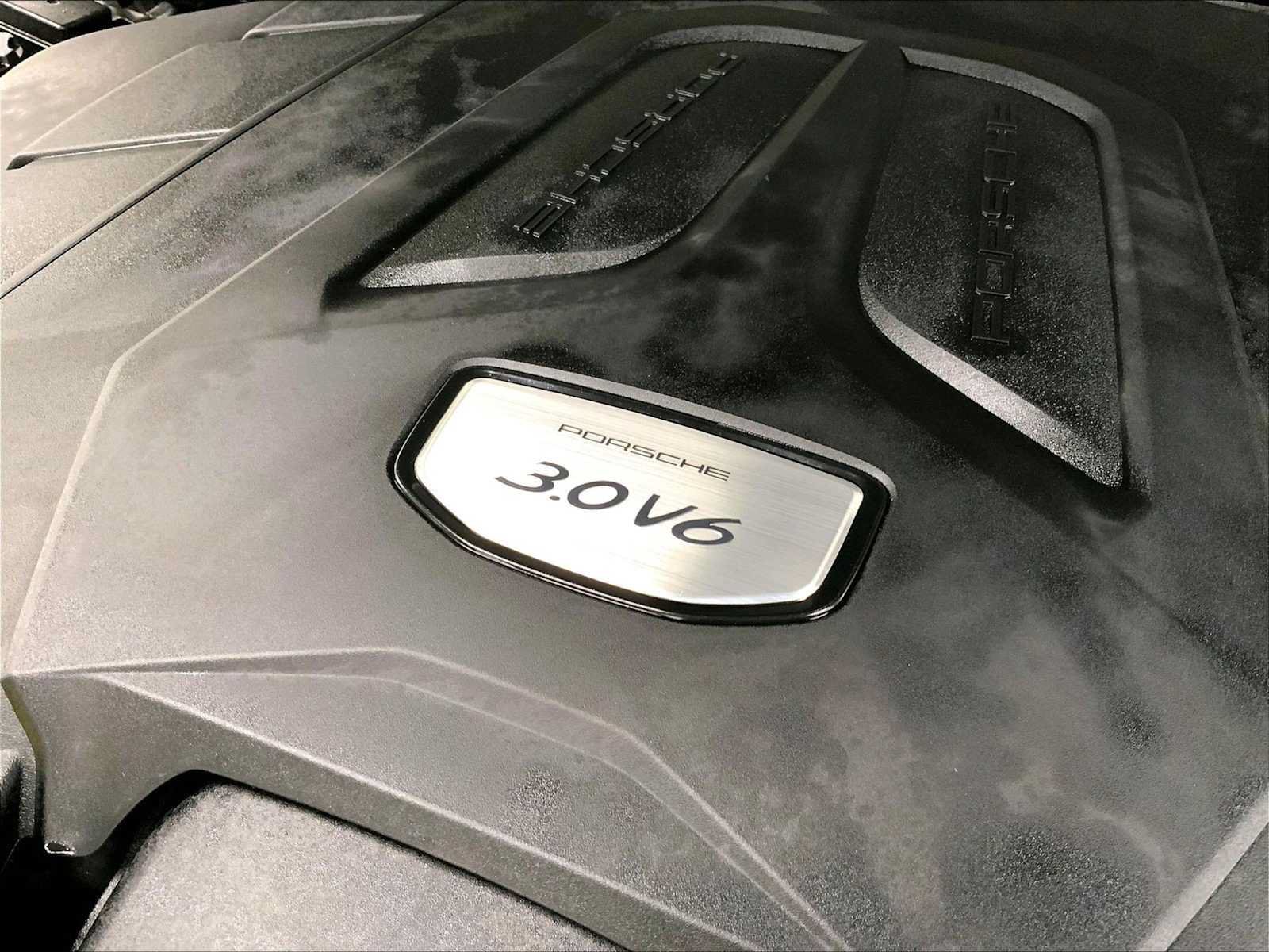 Certified 2023 Porsche Cayenne Platinum Edition AWD/4WD image 33