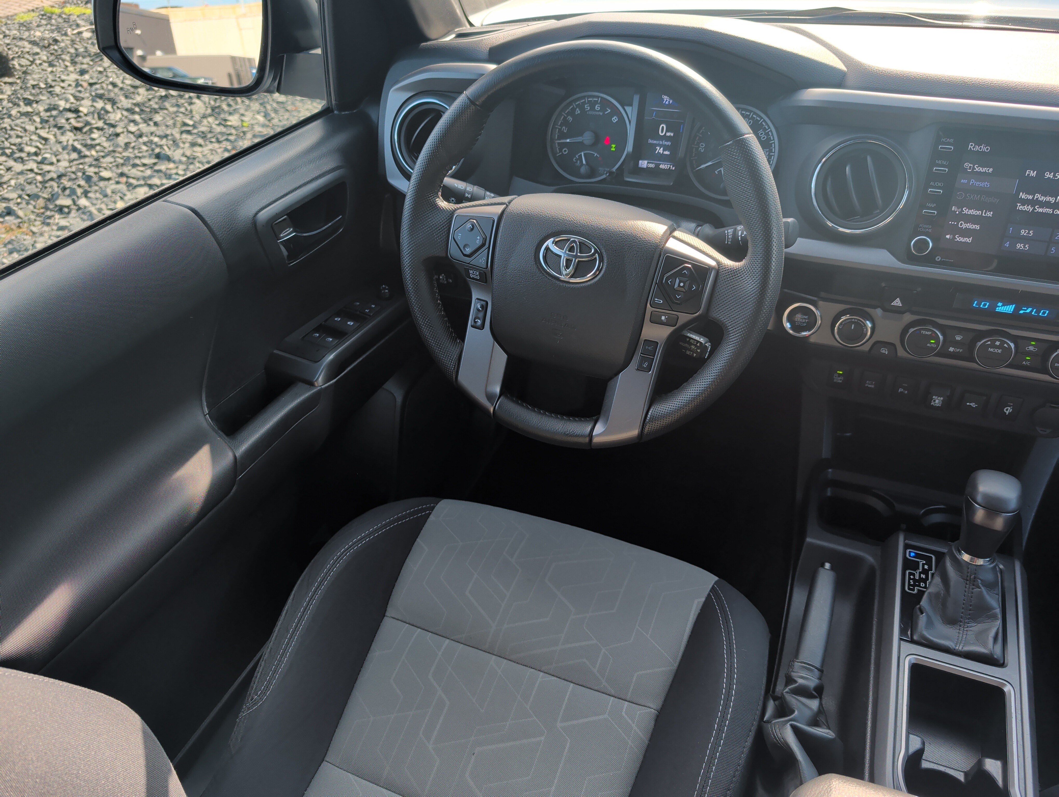 Used 2022 Toyota Tacoma TRD Off-Road w/ Technology Package AWD/4WD image 9