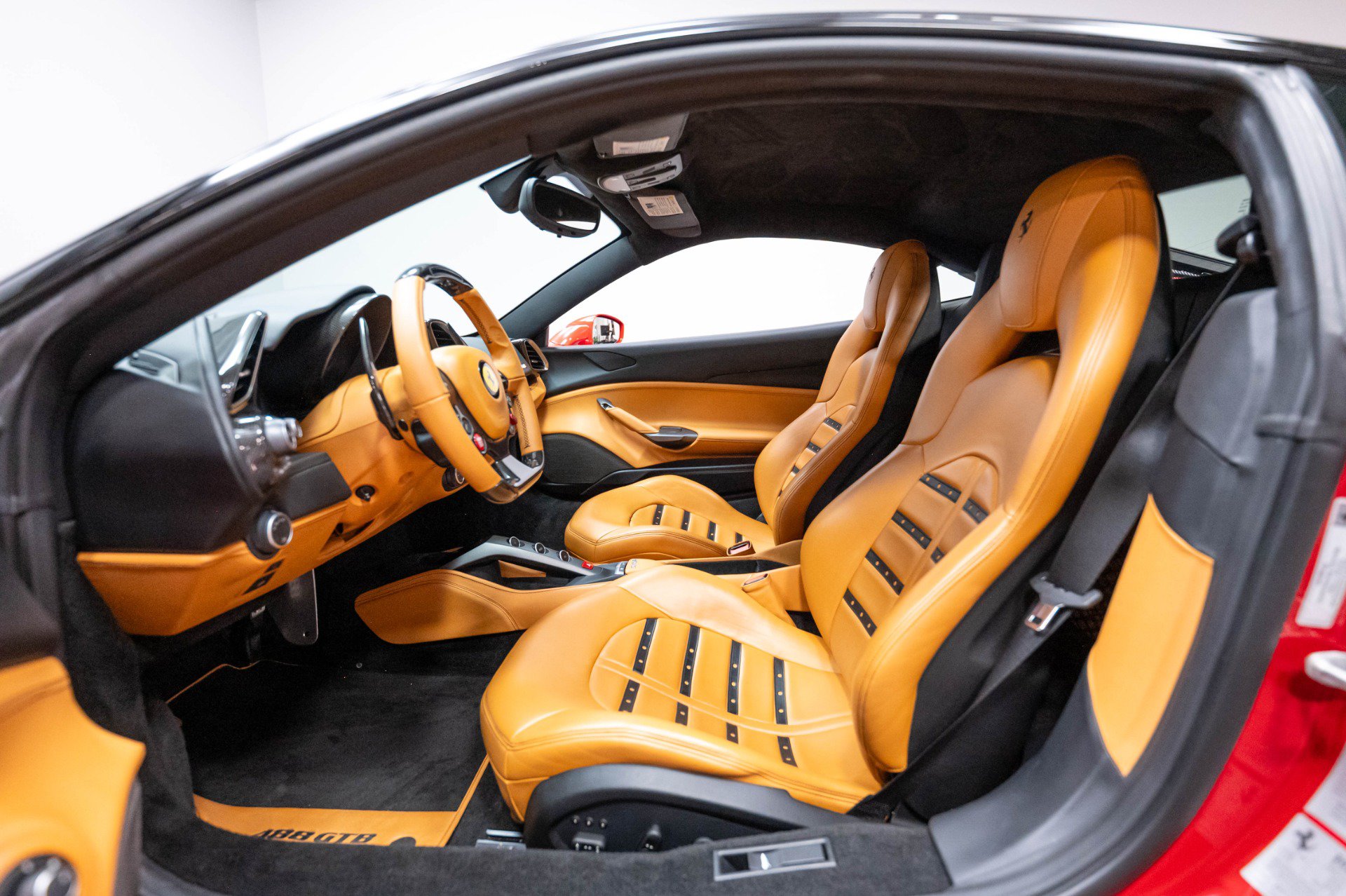Used 2016 Ferrari 488 GTB RWD image 11