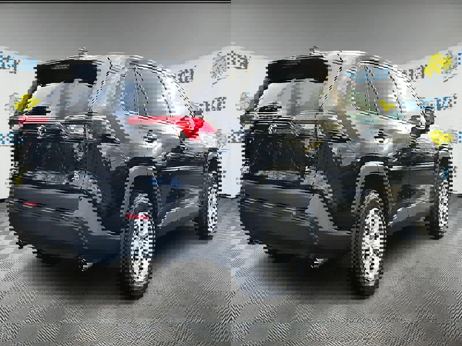 Used 2022 Toyota RAV4 LE image 6